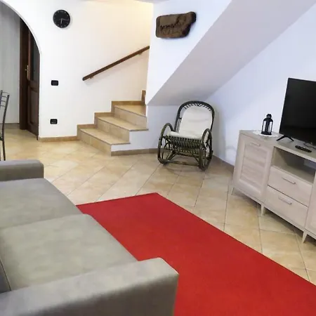 Apartamento Lo Gnomo Sotto Al Glicine Châtillon Exterior foto