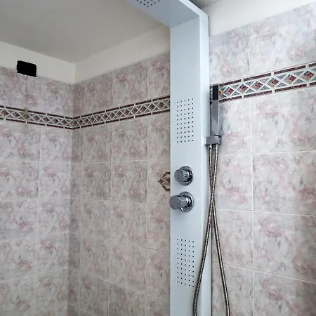 Apartamento Lo Gnomo Sotto Al Glicine Châtillon Exterior foto