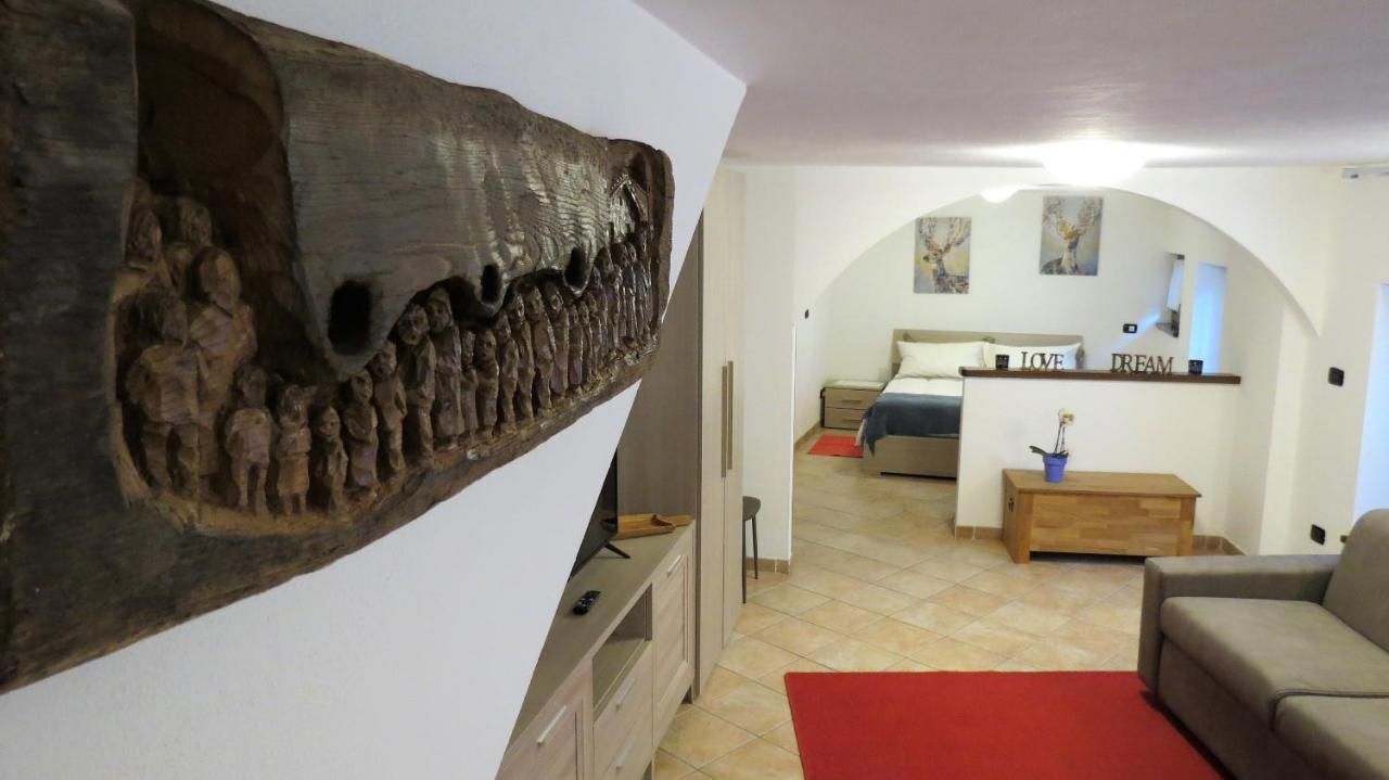 Lo Gnomo Sotto Al Glicine Chatillon